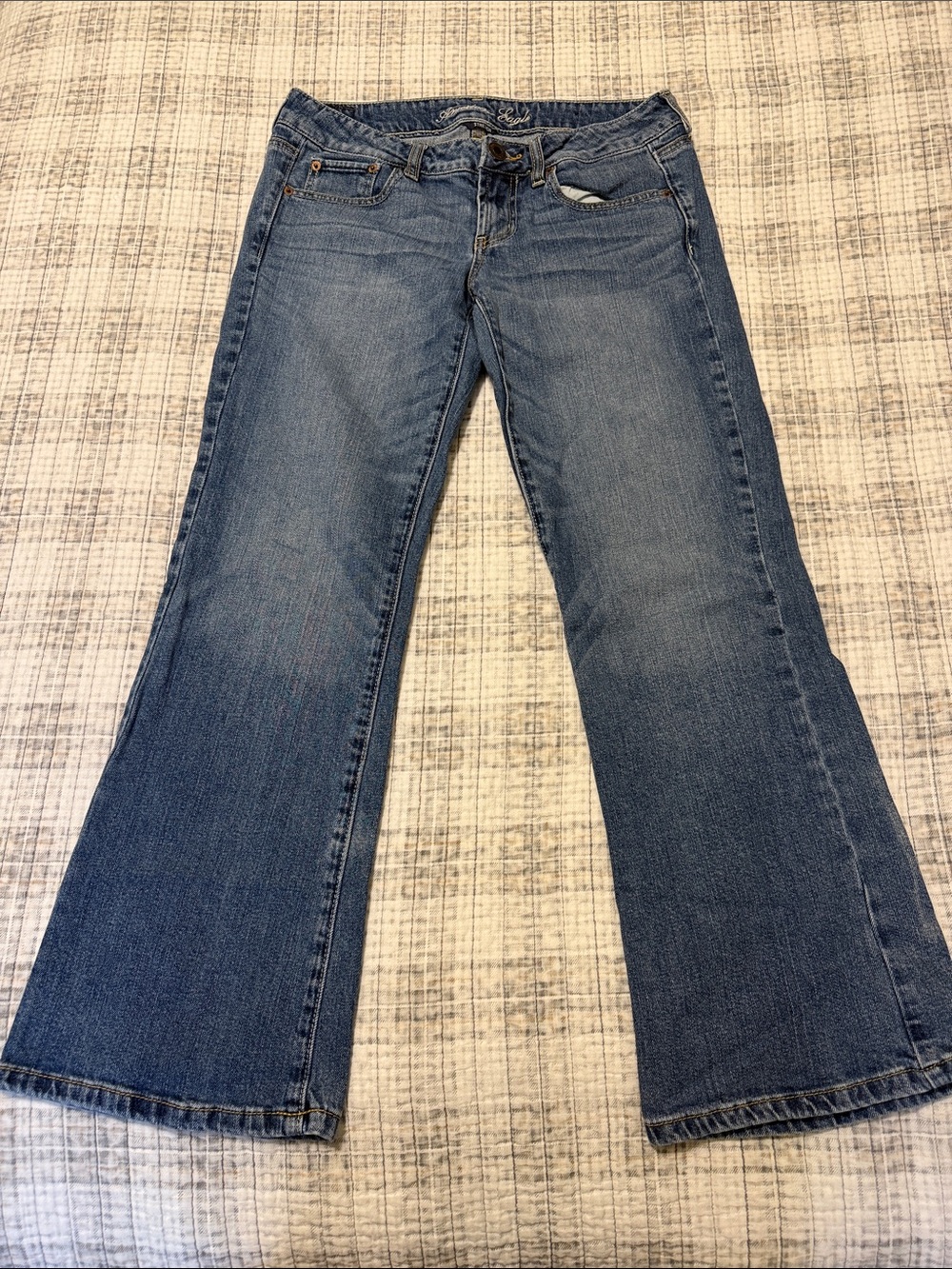 American eagle size 8 short favorite boyfriend low rise stretch blue jeans